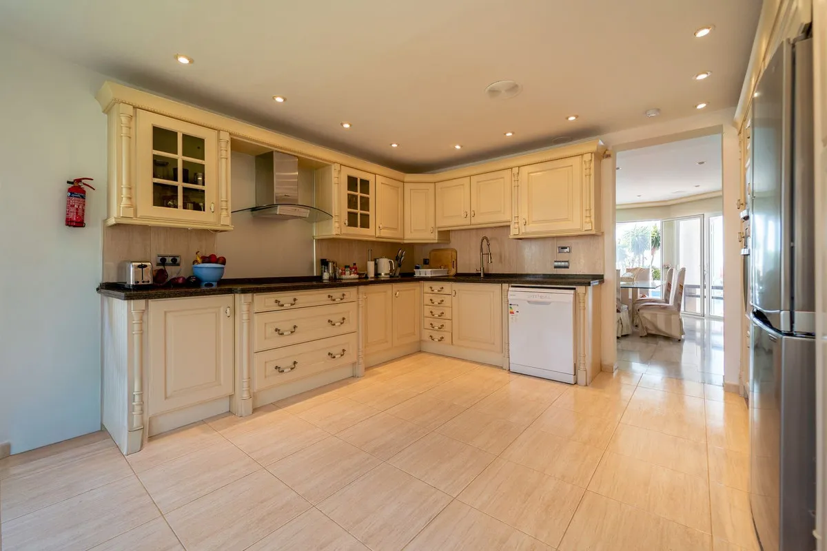 210f6998-deae-4a12-80b1-802253d0b95e