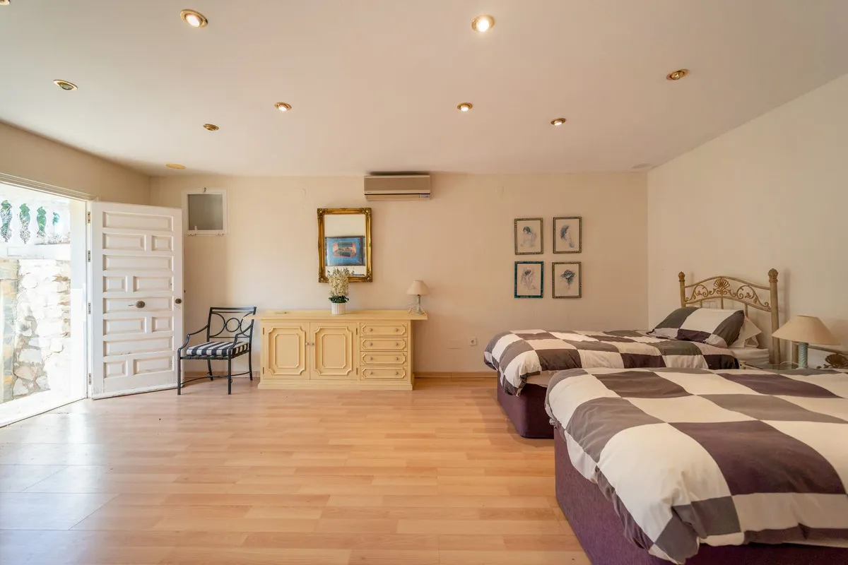 3d8789b4-6551-4637-950c-1bb38c75dbb3