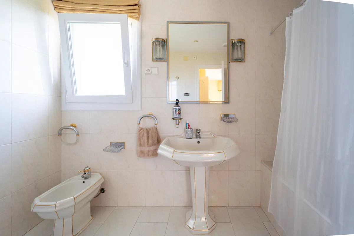 c3834e17-af71-47a8-a2ff-b937841fcf32