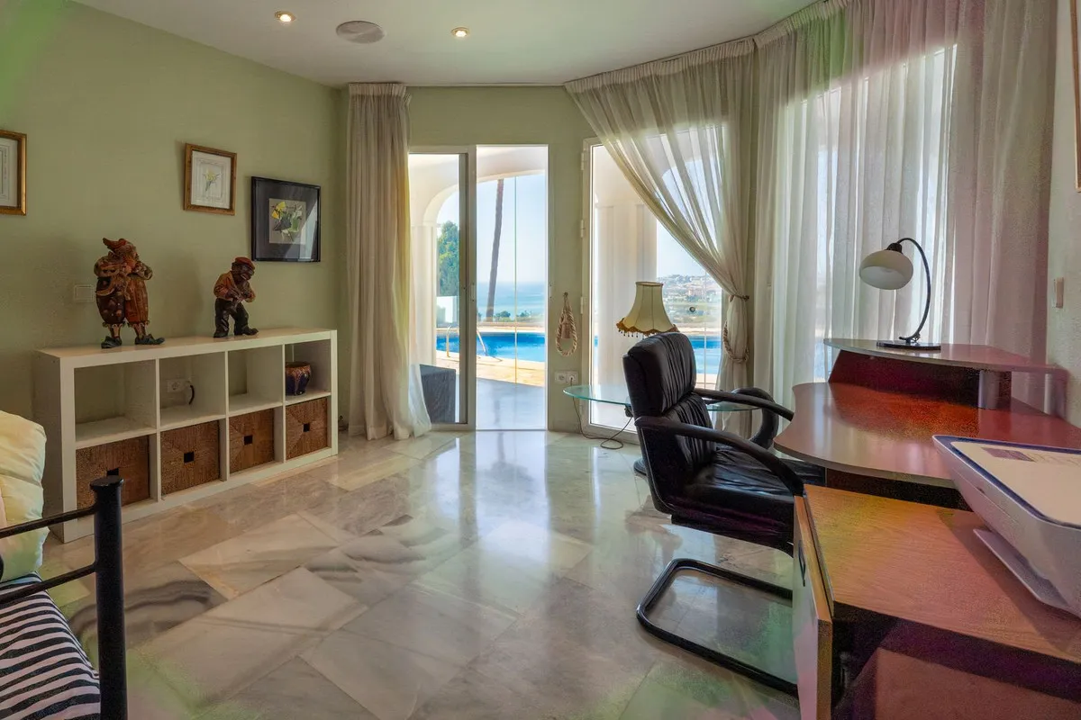 f4d4b1bb-a06b-4adf-82ce-1ba2a307d093