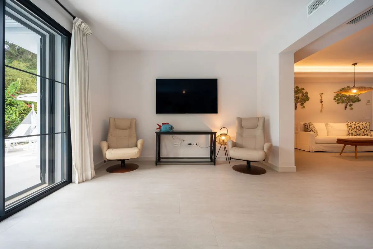 e56a9ca0-e5a4-4d82-b570-8eb5155efdfe