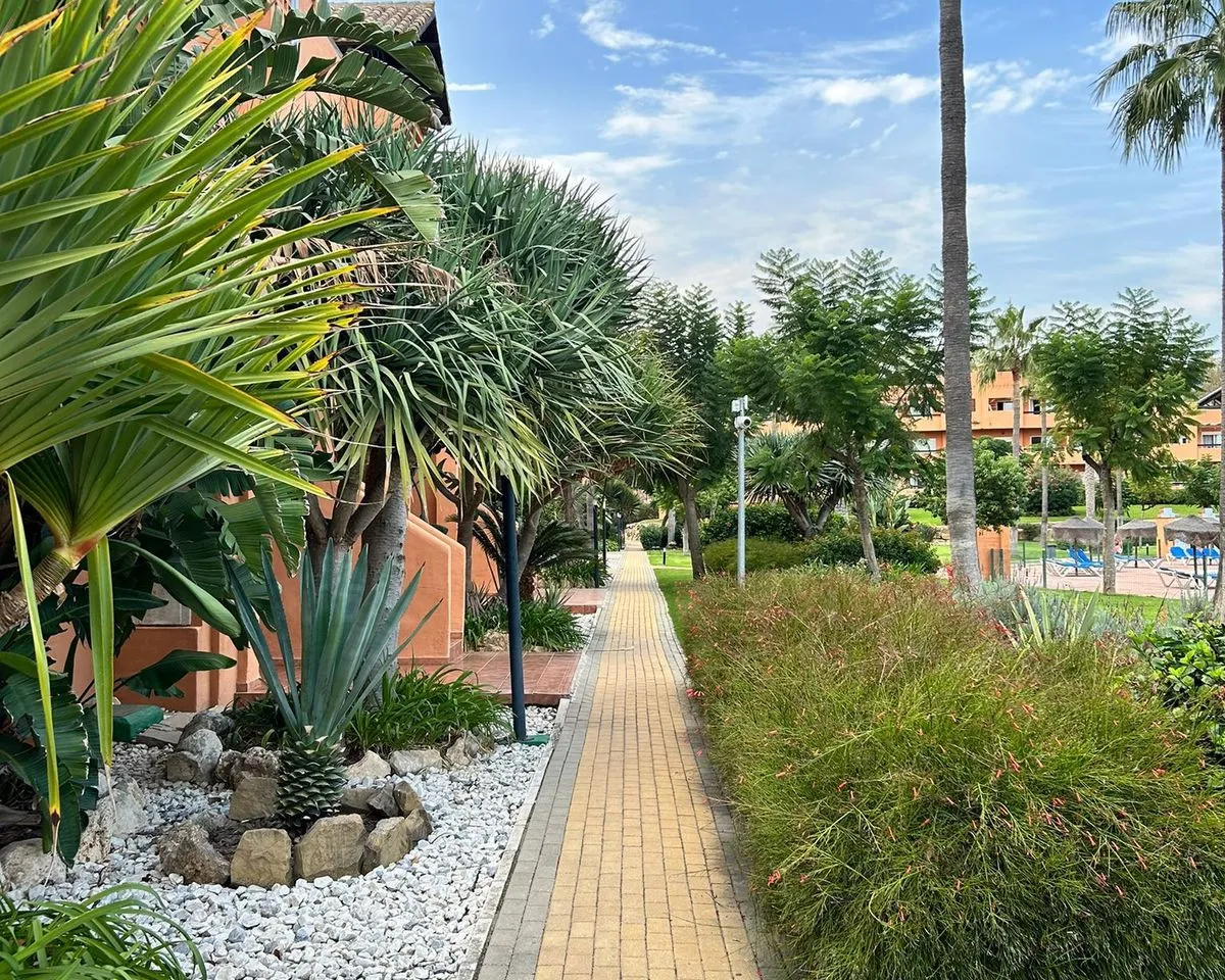 d6dbefca-85a8-4a7b-bdd8-72013b43347a