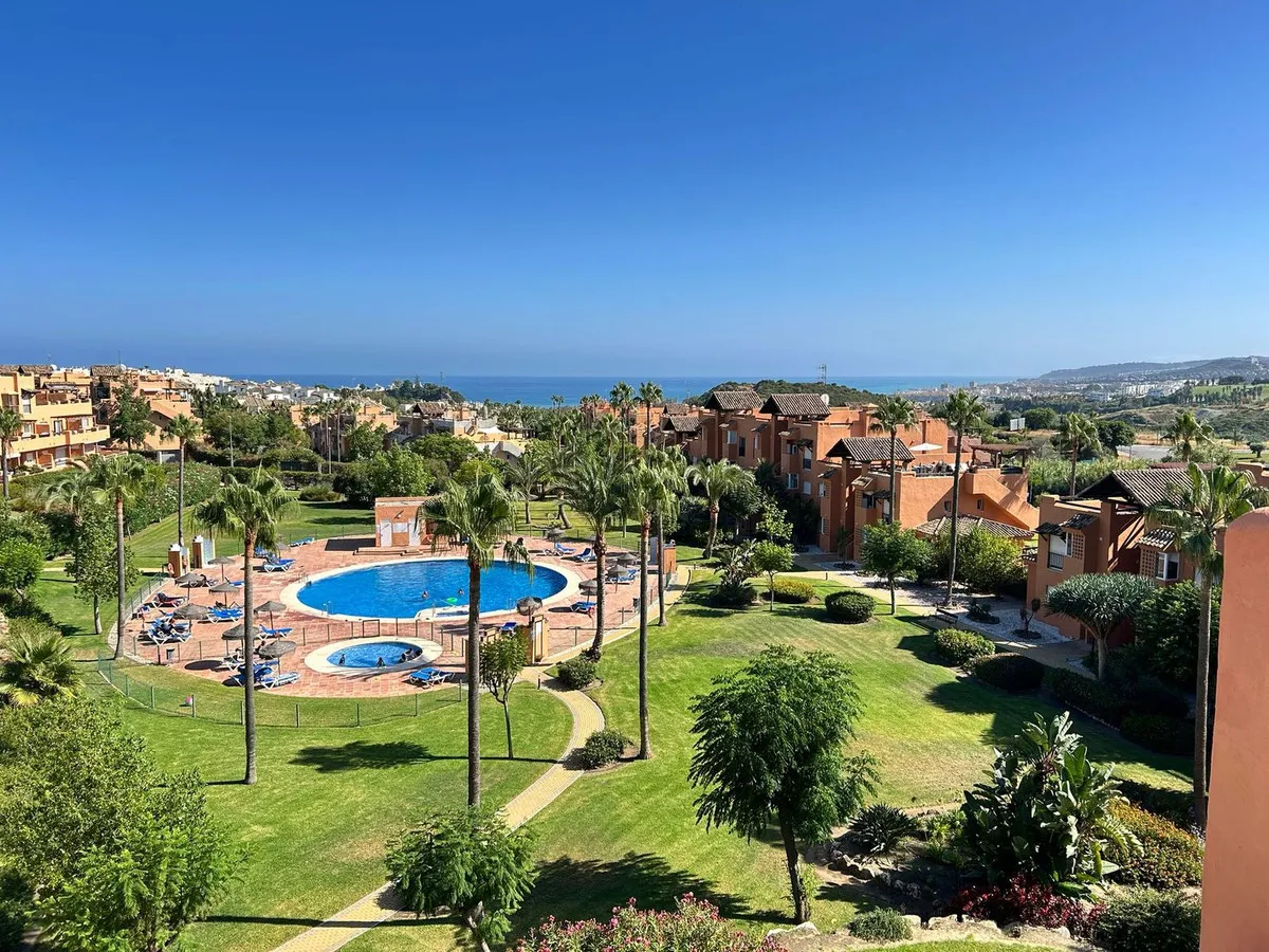 f2988dde-de6d-4e76-80ff-d1f212fdef17