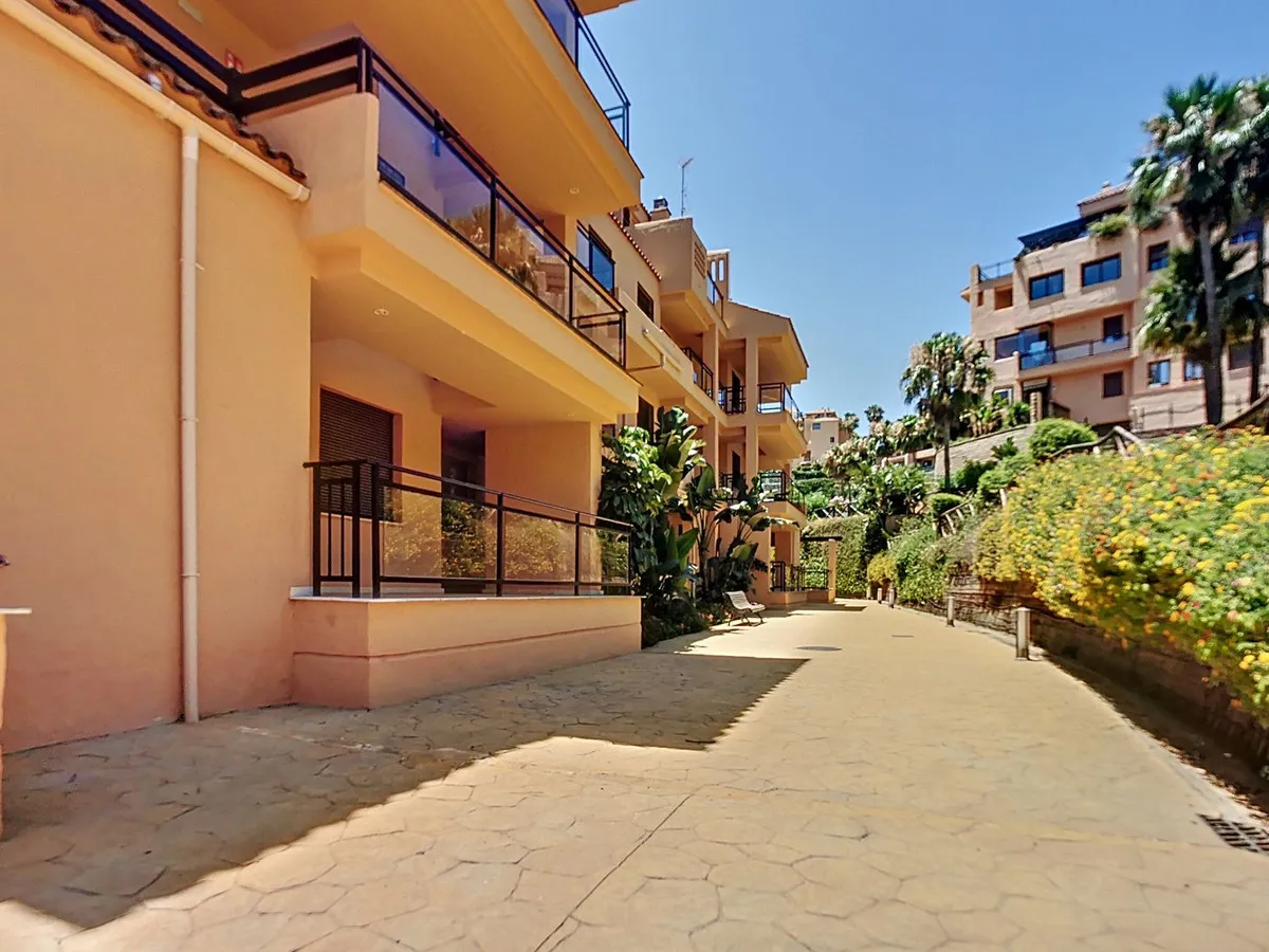 f2426fb8-e86f-48d9-b290-6797564b6899