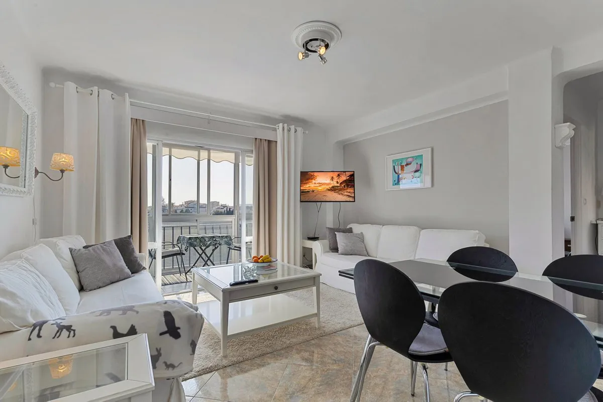 b1d39dfd-87d6-402c-a2f1-c4bb7407537e