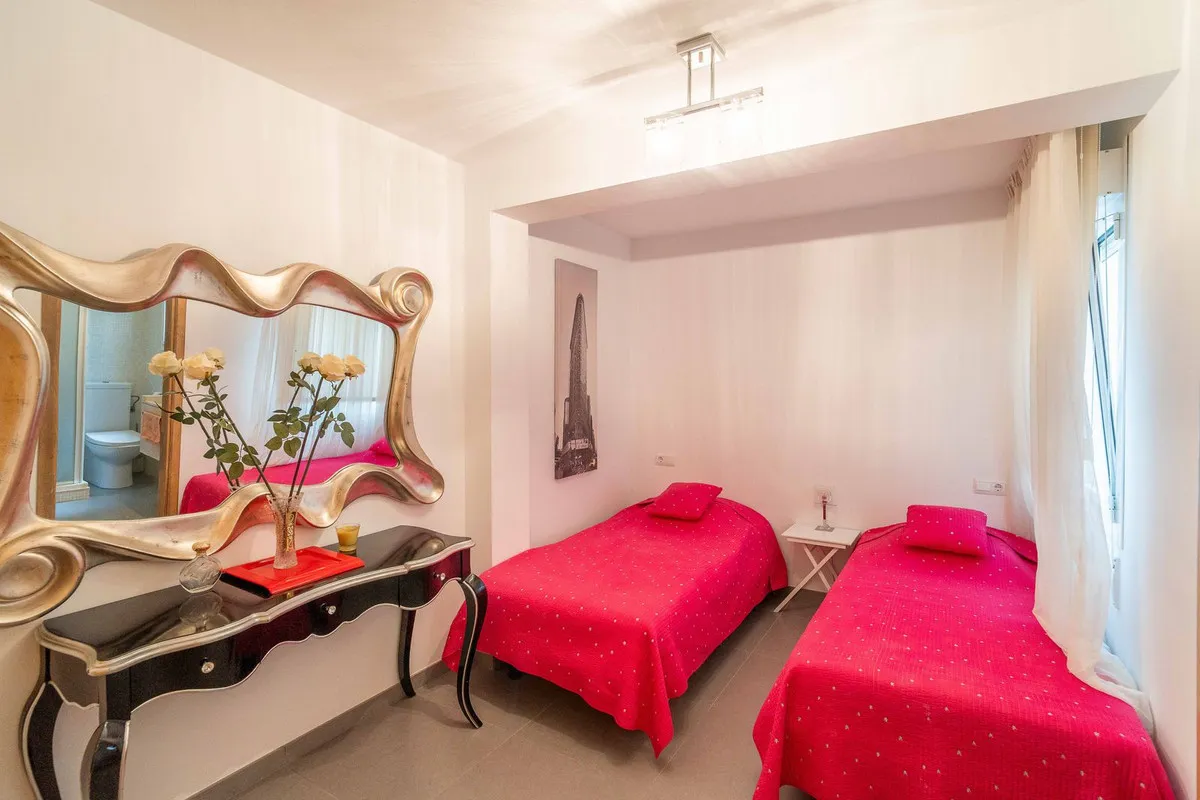 844ac293-8651-4e15-8baa-46cc9140d0fc