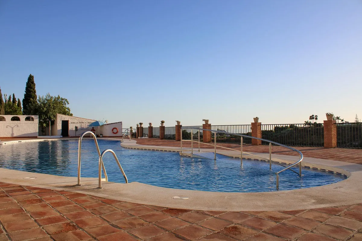 b4edc870-3f99-418c-8c46-b459e98c2744