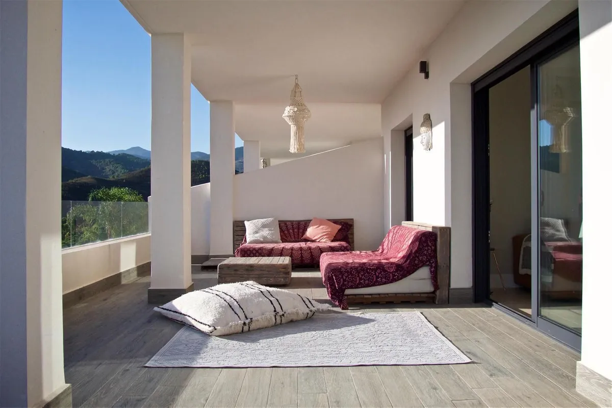 7bb87d3a-d2c6-4c63-882c-2acadd8627a1