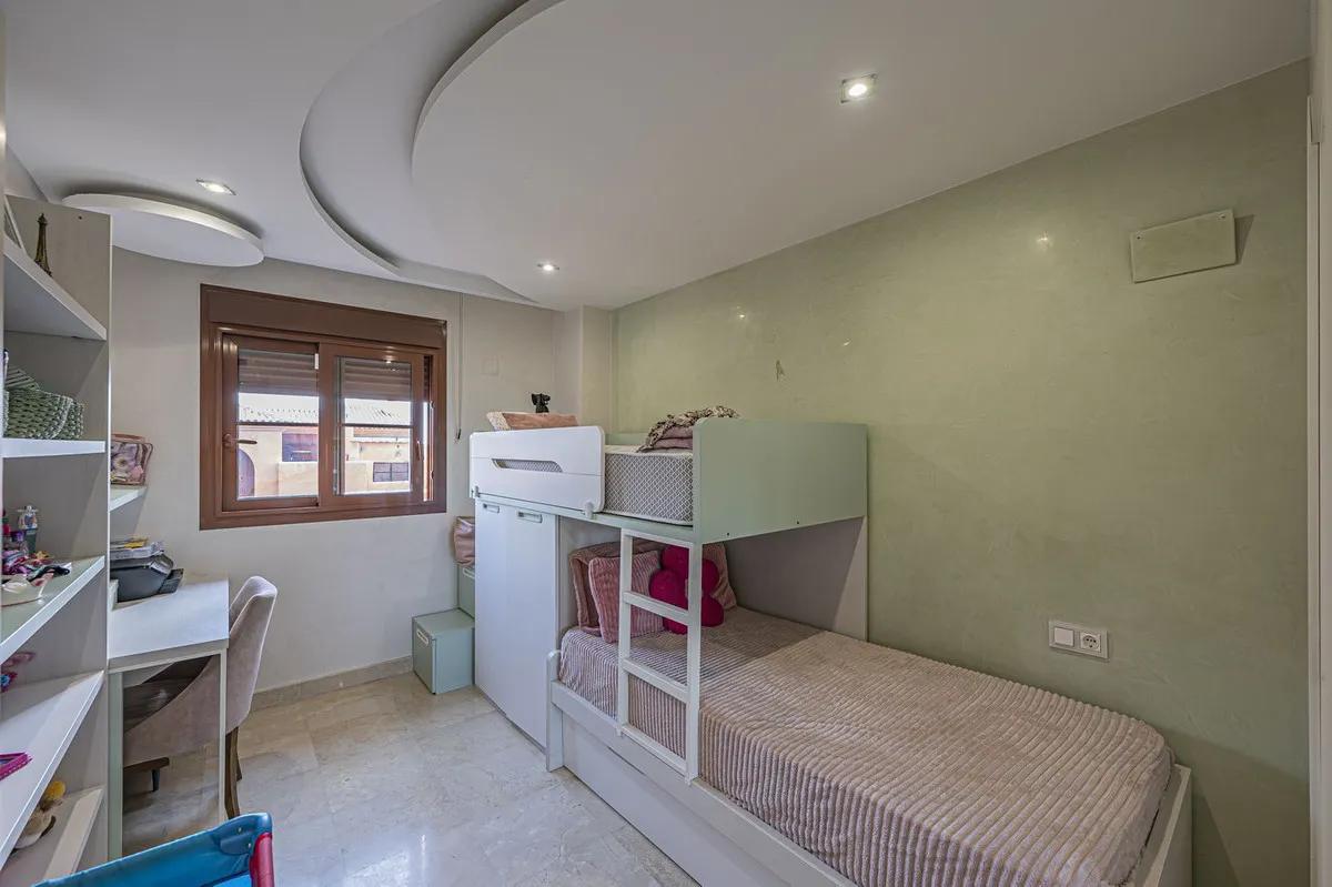 02323855-109f-46e4-a637-447f8190f373