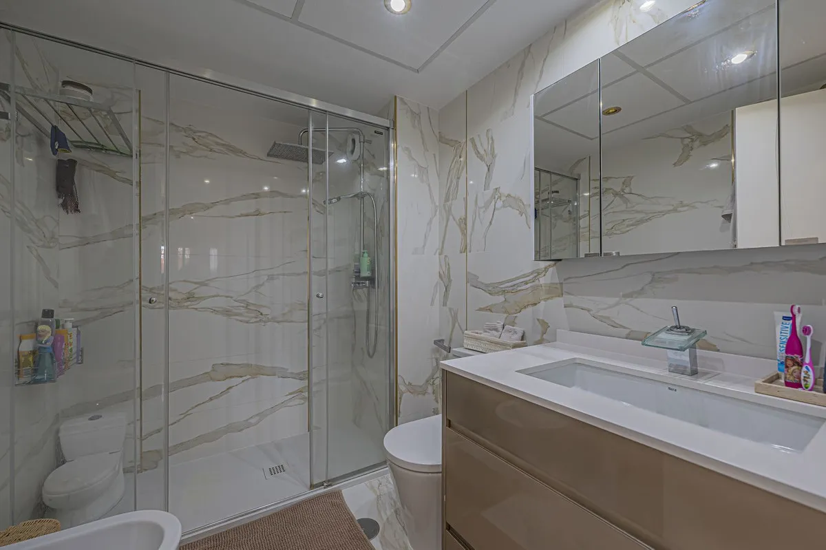 73e5556e-c950-4cbc-b7c7-3b4de09f8435