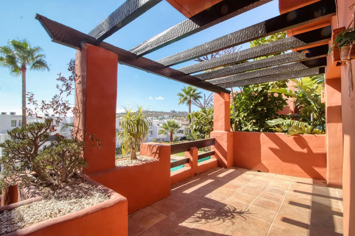 73c6fb5a-f171-4df8-bfa6-70de9c873857