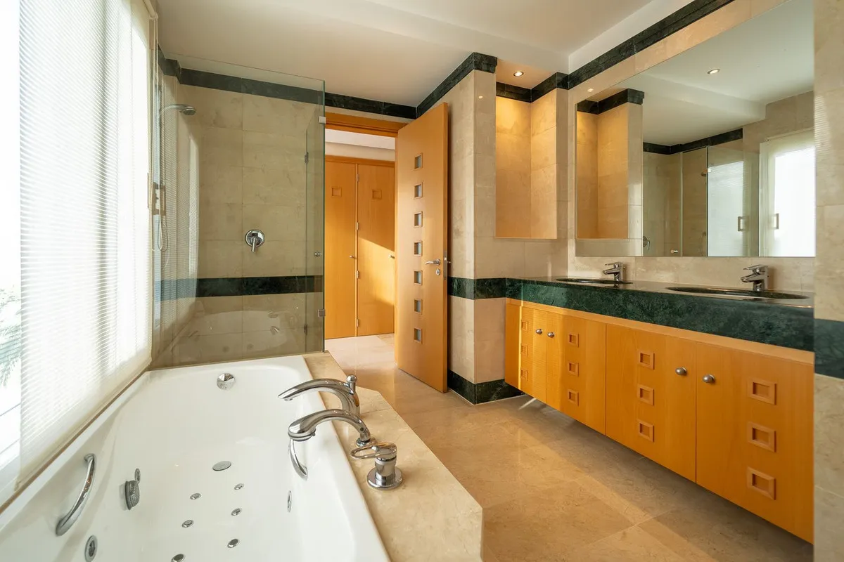 0ee81b2f-9ff4-46af-973e-3827cd3721a8