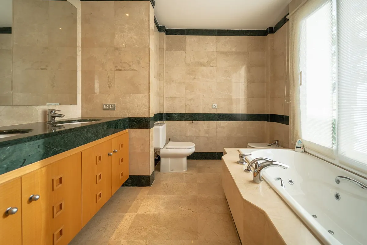 ee3ff99a-4028-48d1-b315-9540c46866eb