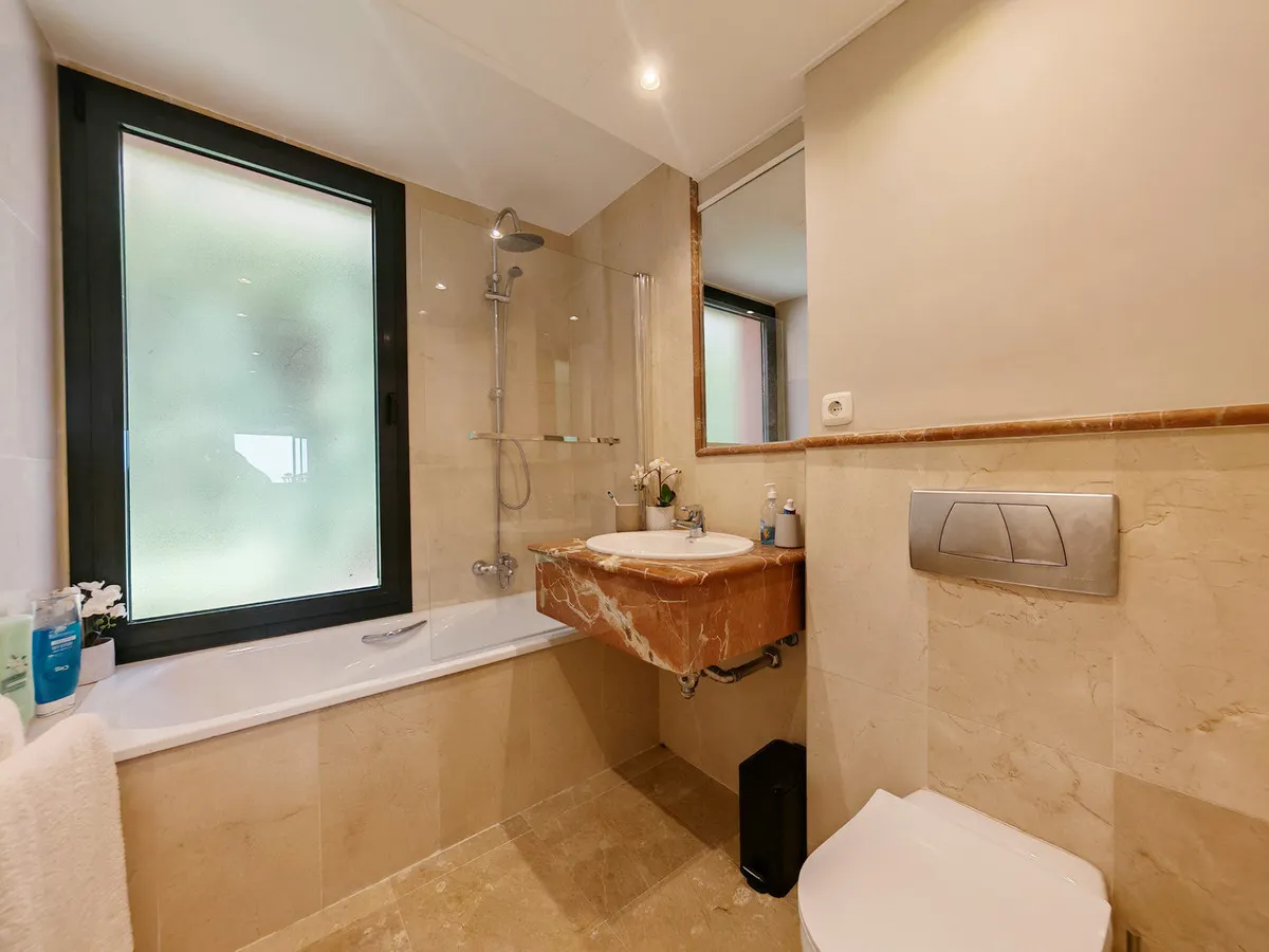 90d35c71-91a3-48be-9979-dc98e2a8a009