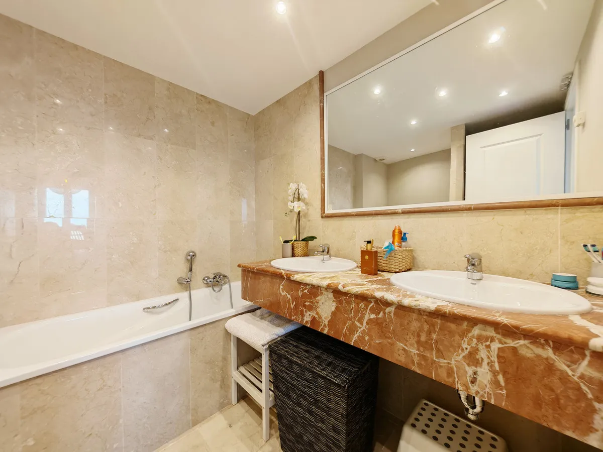 a0db8044-0d89-4ff5-800f-0c2abddd3f93