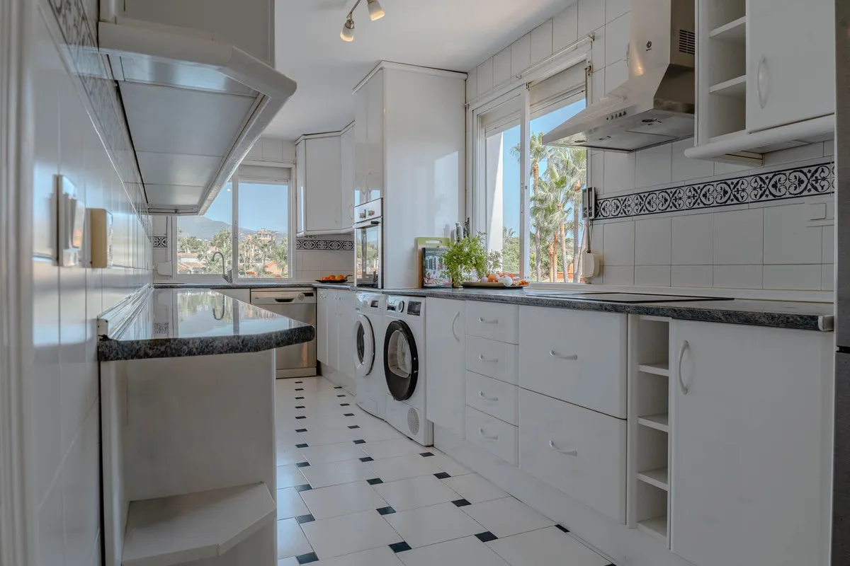 33701b7c-0f3e-4283-a60d-f9c051bb7664