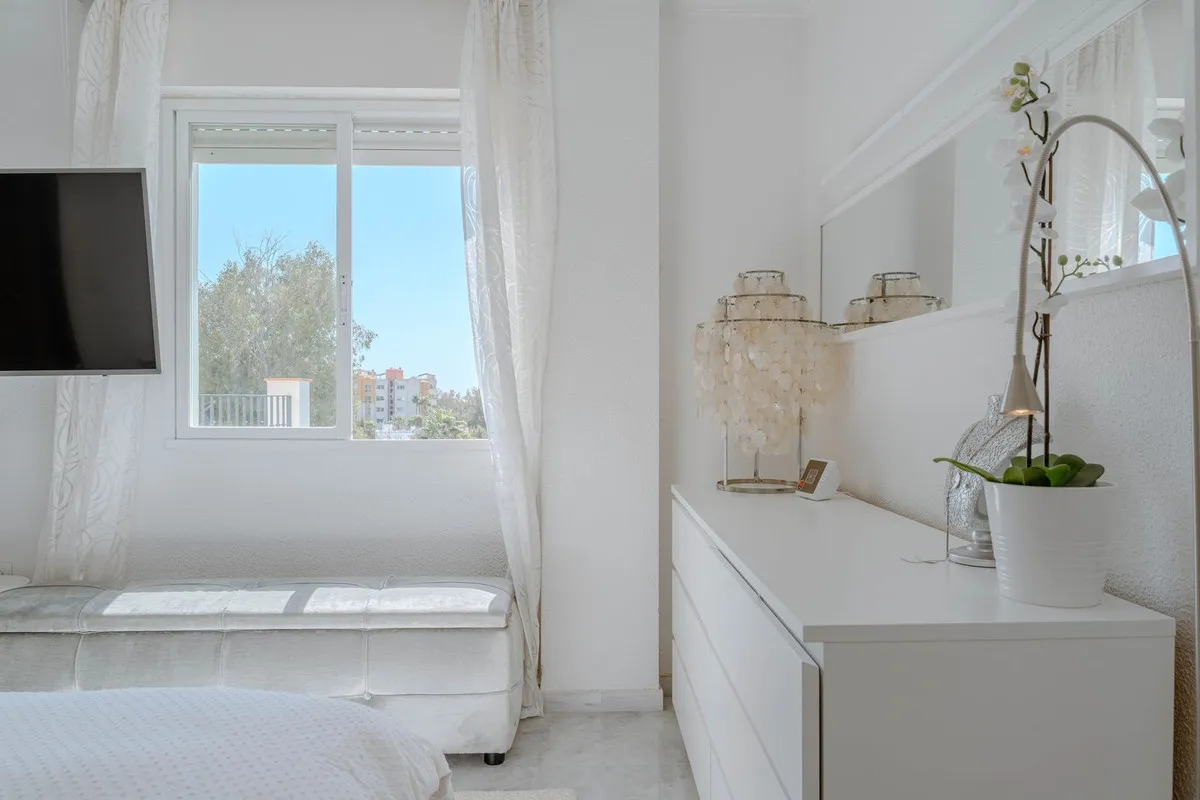 3fb9bdc6-6219-4166-a0f7-8e20a301e52e