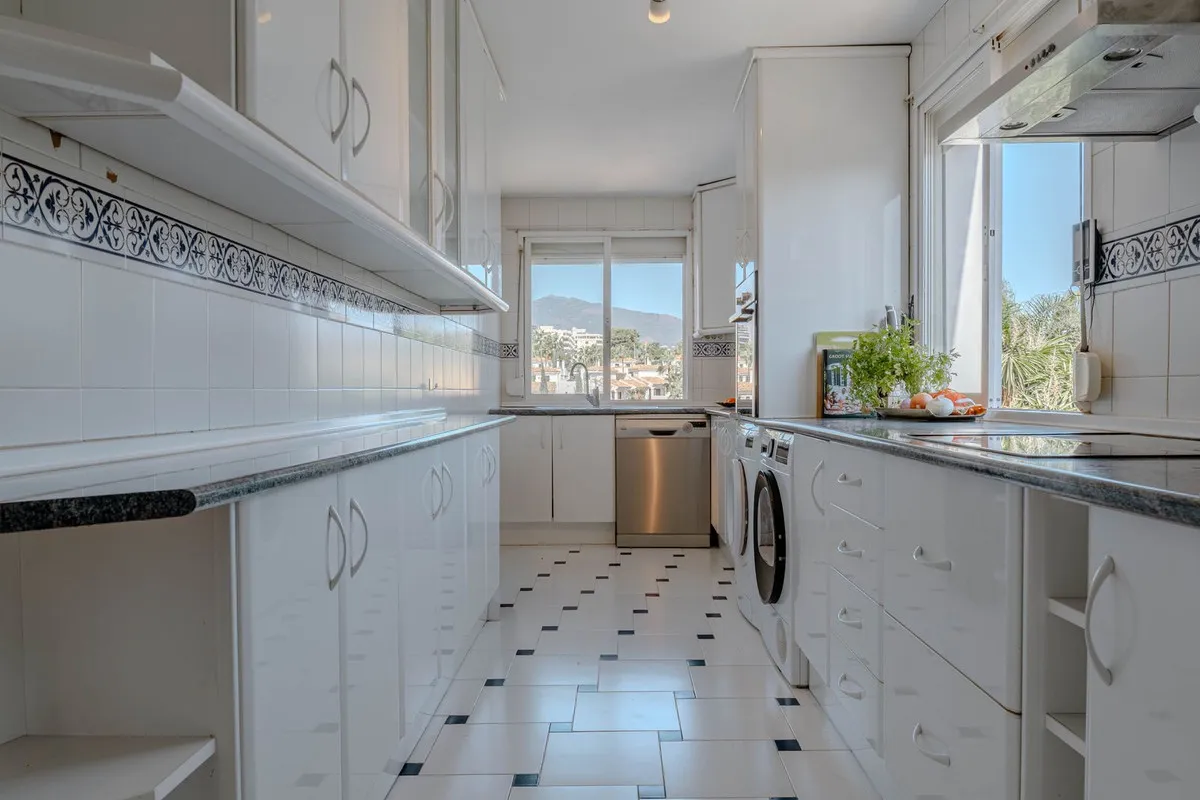 4a2a8ec2-0d84-4f7a-90b7-4472eedb00f3