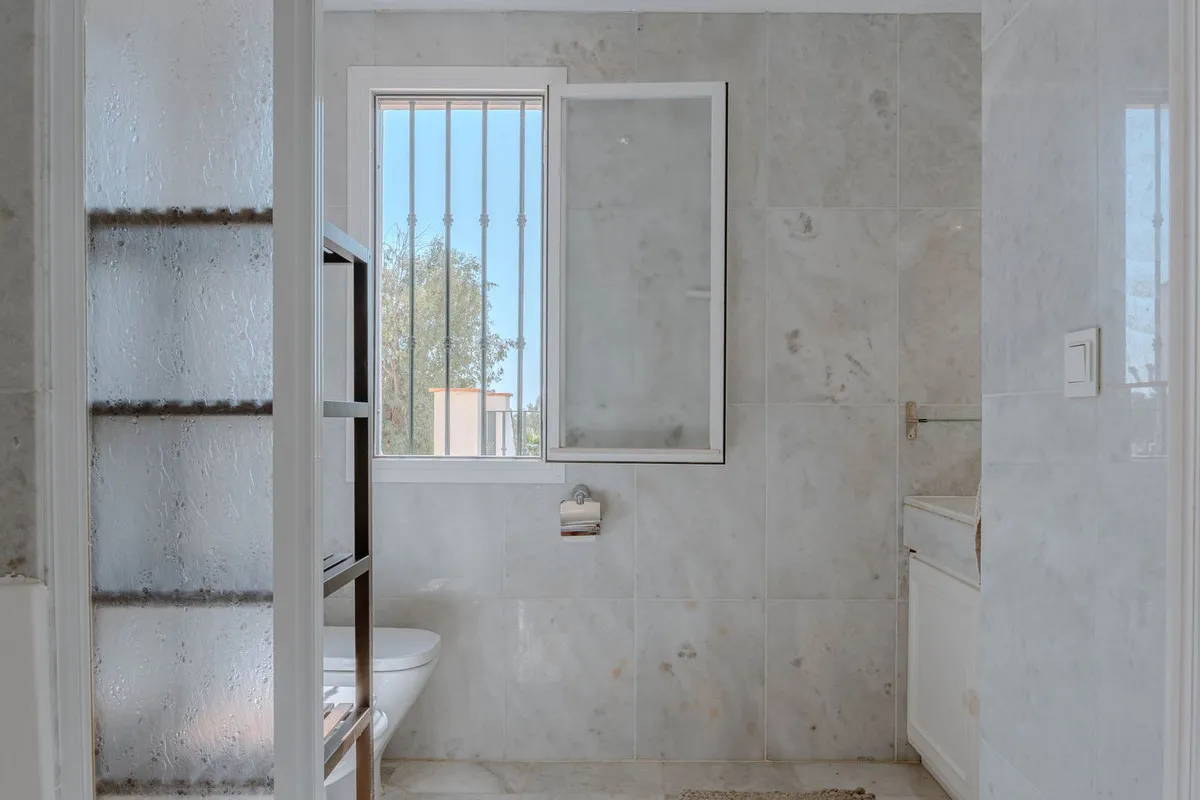 8b9249f7-26a4-4f97-a656-dc9d0d36ad14