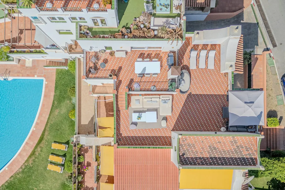 8cf7c166-5131-4f7b-b9b7-793ee204d38c