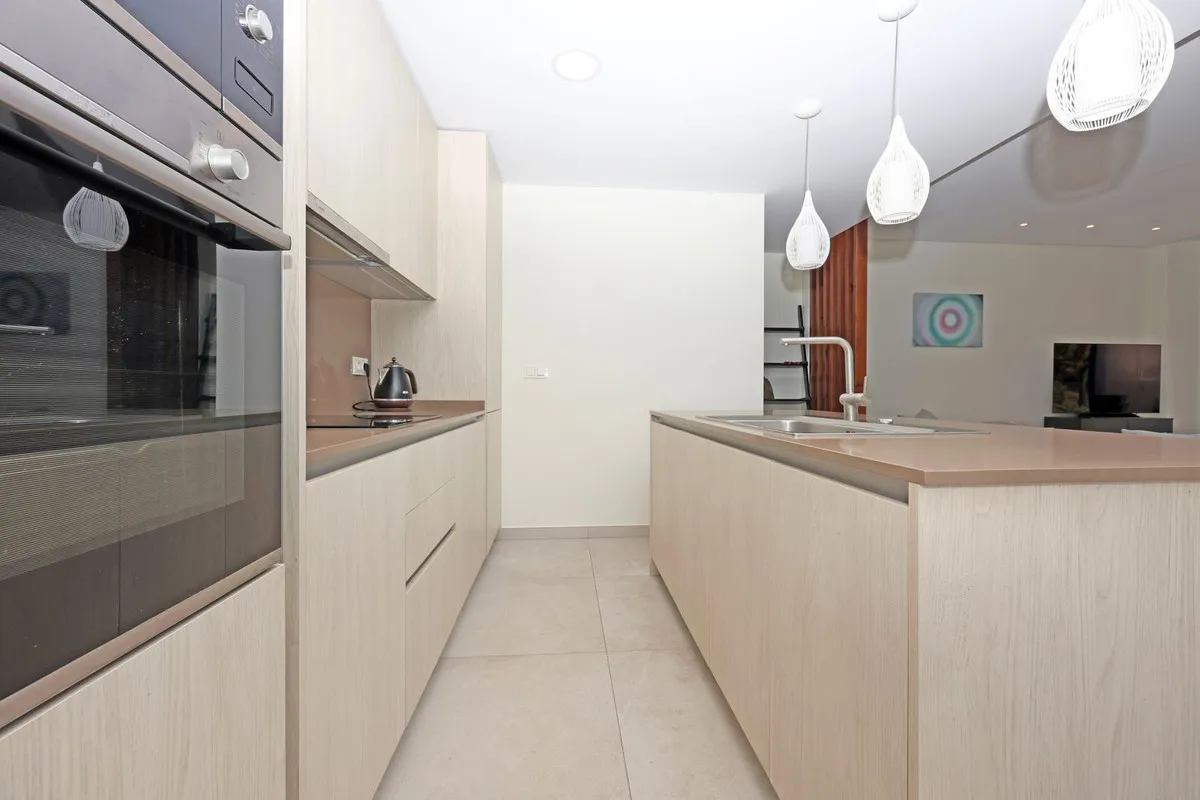 c9b2865f-4ac6-475c-9bae-fbaa03d90ae2