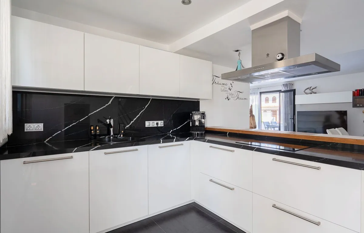 251e14b7-53e8-4961-a34d-fe84cd438694