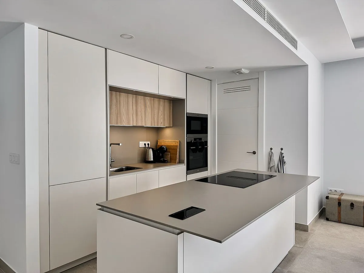 a484200d-c4e2-4bb8-8cf9-87cab841ad60