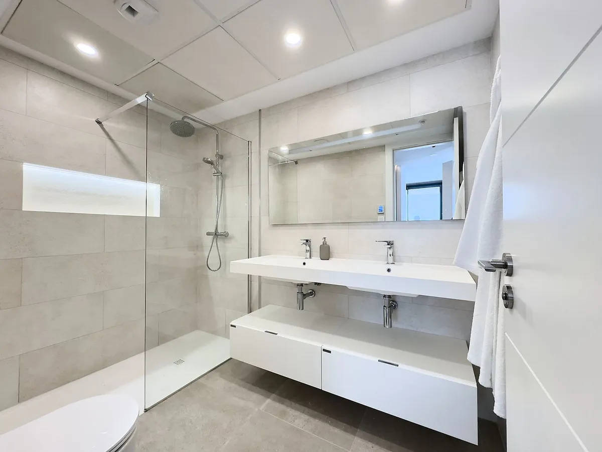 b697ce93-818a-4cec-bdcf-fb01eb05ee43