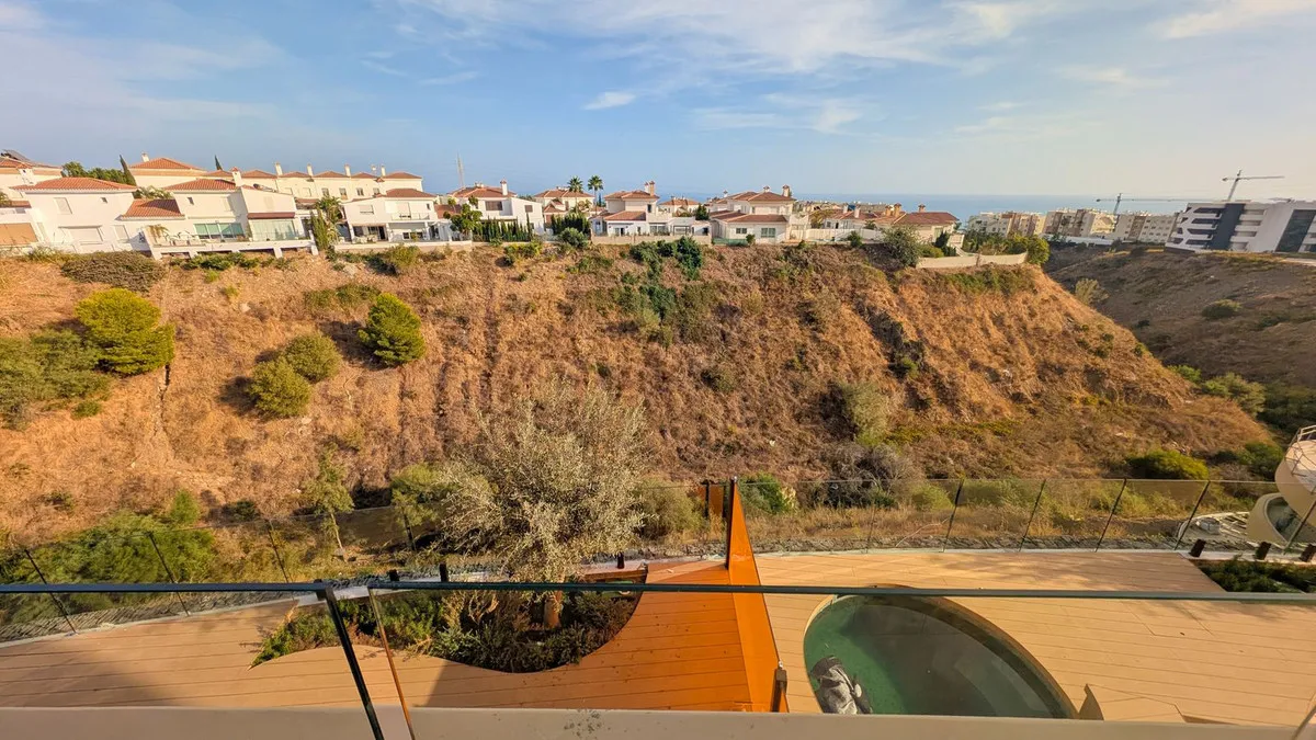 cc9c6f16-4dc1-42ba-88b2-0b03759456f1