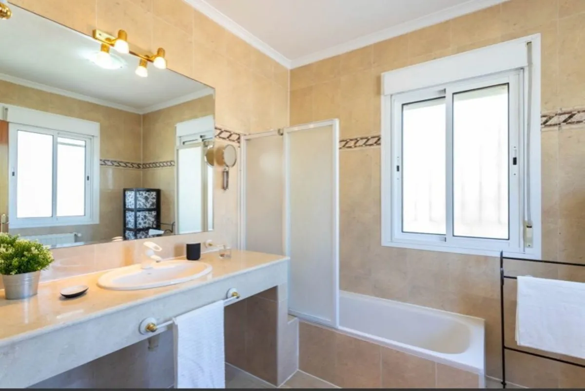 6bd4af96-adf2-49d1-8205-31bc6353635e