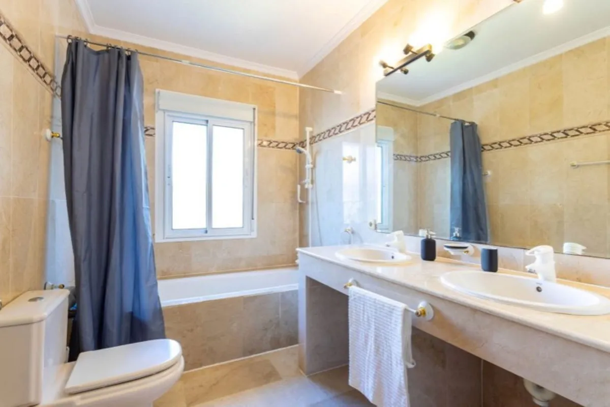 b079cd80-e439-48c4-a692-f7713a90cfd8