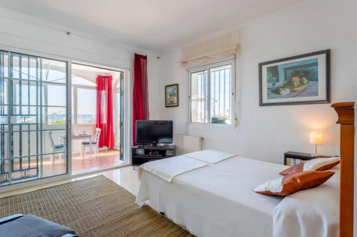 b3574e21-4b7b-47ec-bdff-6644975e4f50