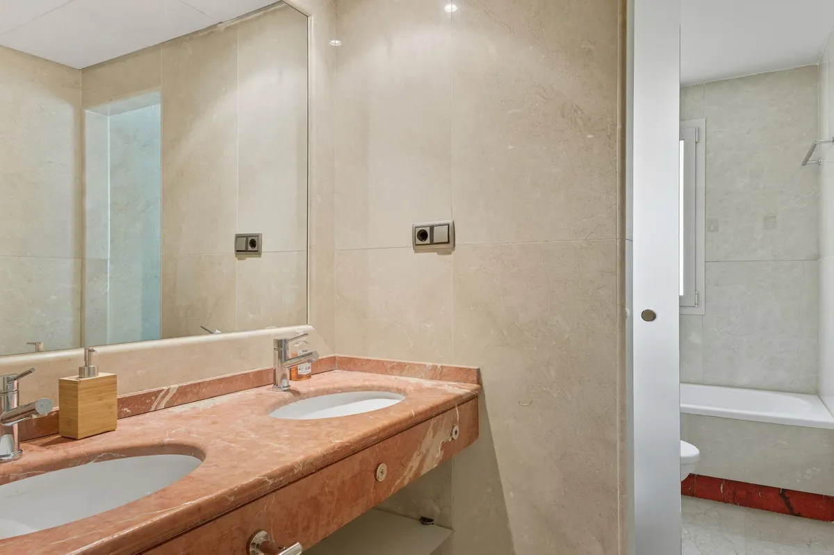 e0736f32-ae5c-43b8-8ec2-0ae56b60e2c5