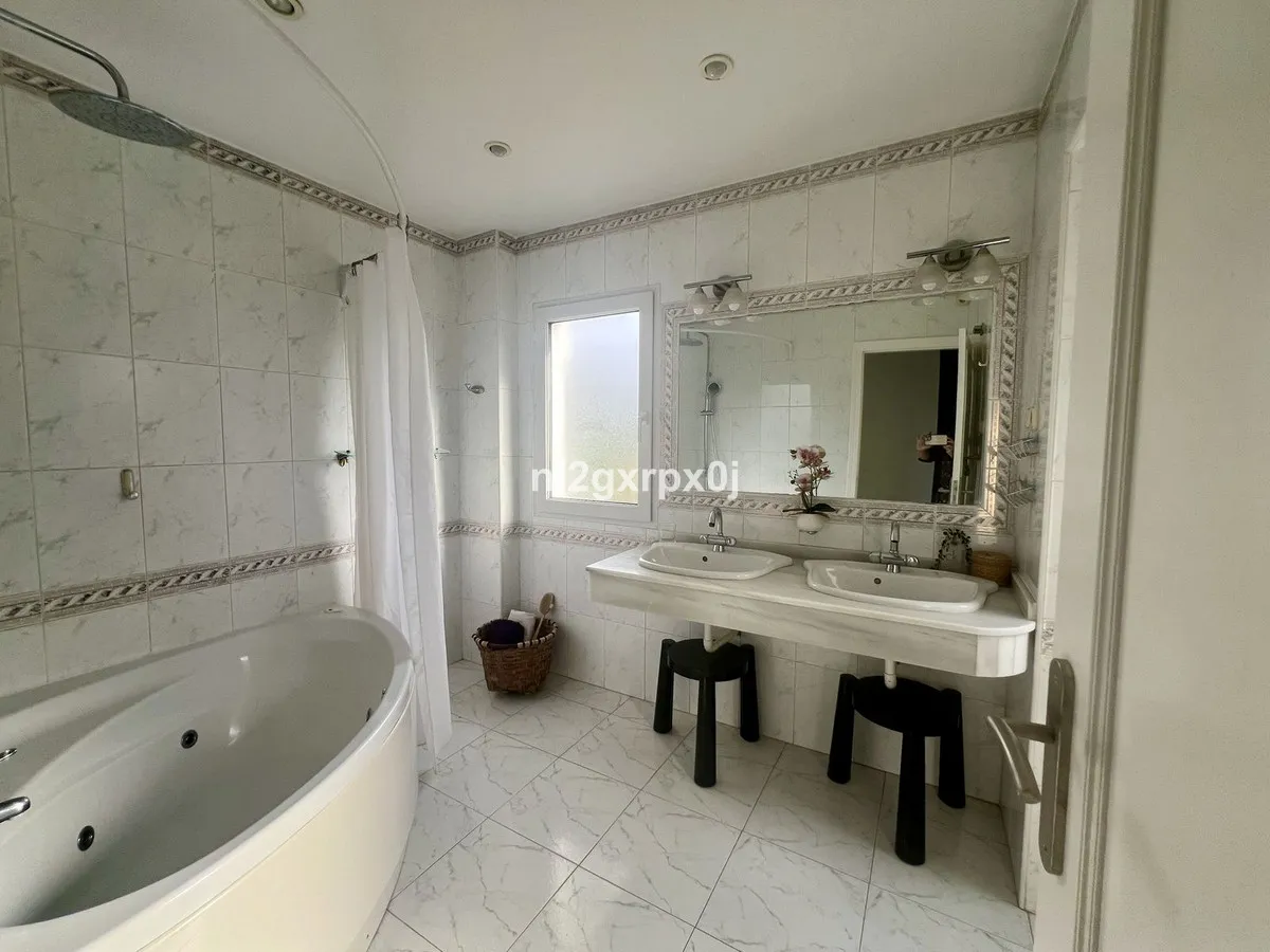 1fd30bf0-02fc-4974-ad99-4f104bf91316