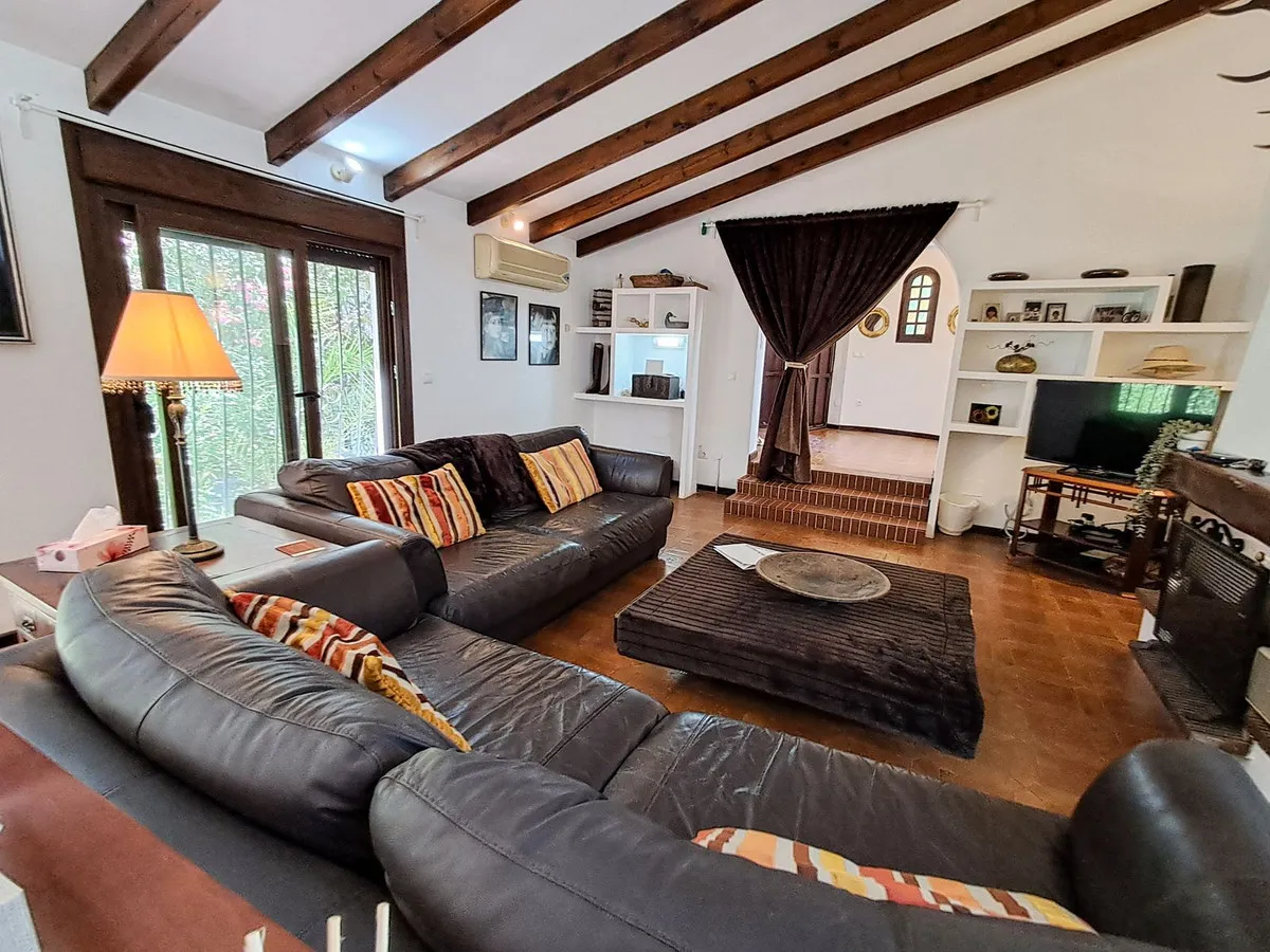 6bb6e766-ca96-40c6-a3e5-09f21fe05a85