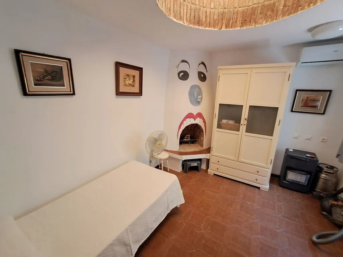 c0b9873d-f9bf-4e41-ac3d-3e15d7553ab9