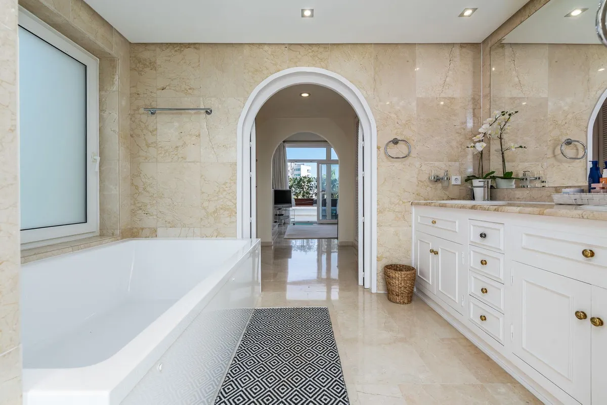 3d135ecf-13c8-4fc5-8f5f-fd47a374ae0c