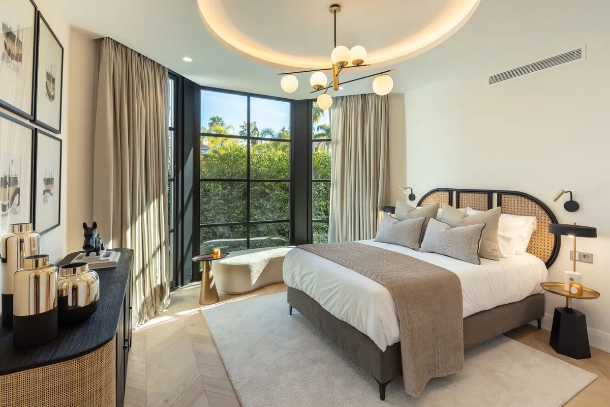 d07999d6-7f63-480f-acb4-534bc8e25af9