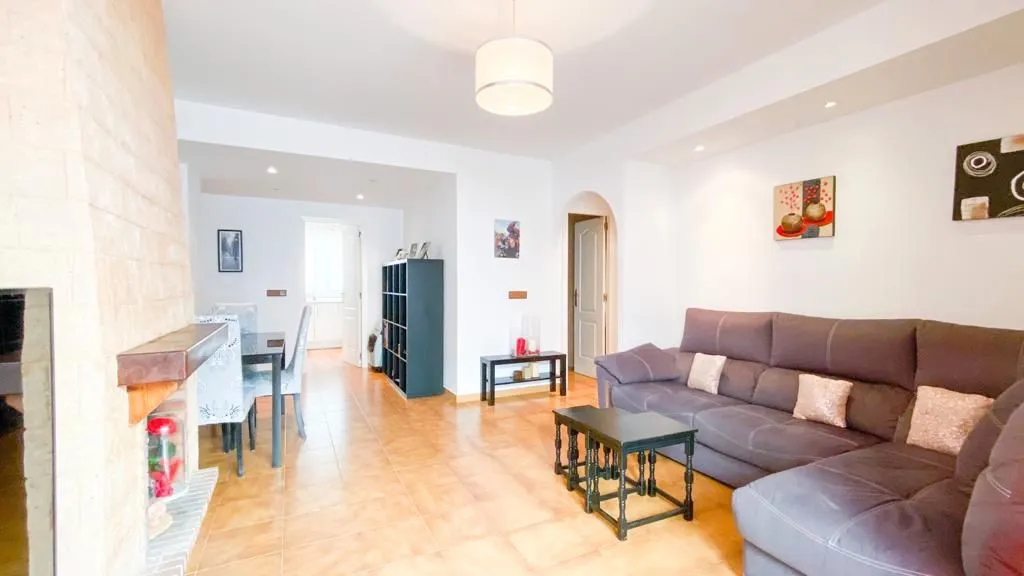 4f6e876f-8a7f-47e6-a6a8-307e1b57d077