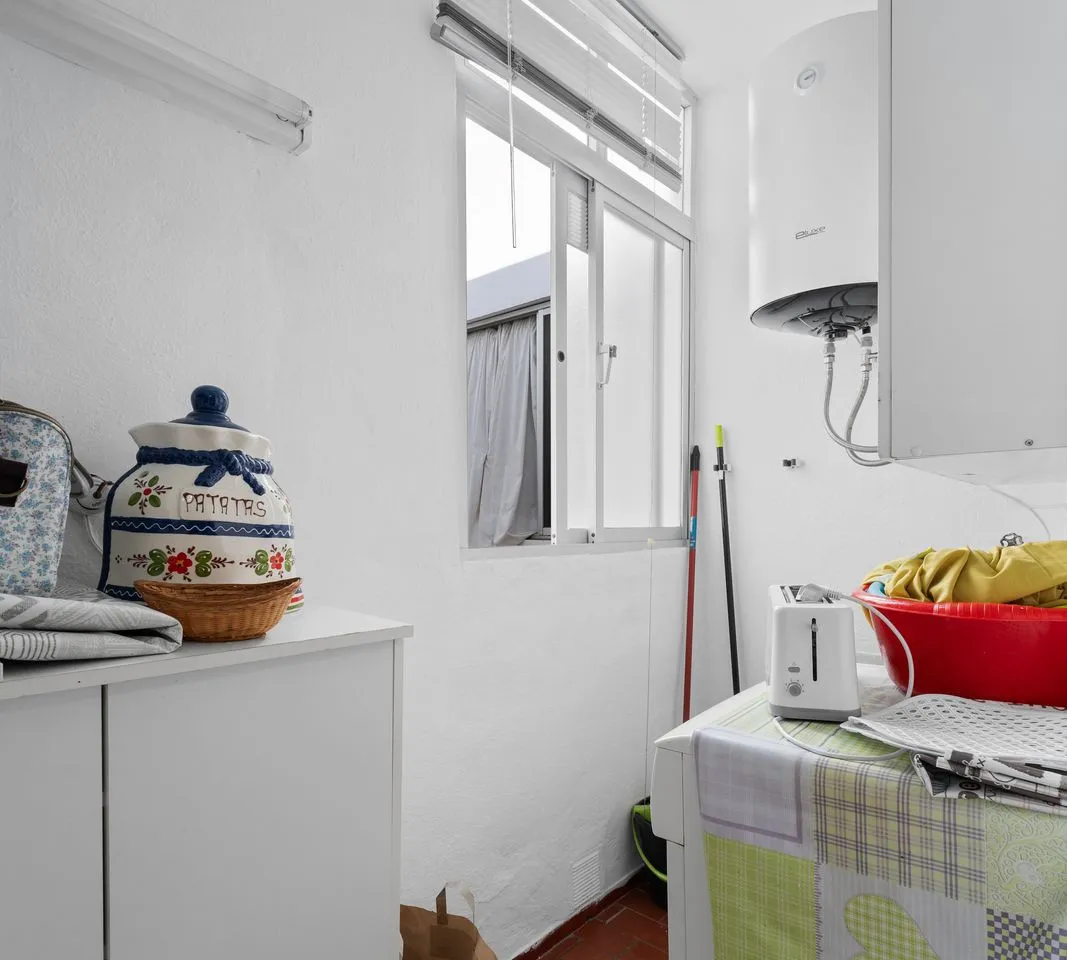 f2b0a6cb-d345-4bdc-9439-d6a99f43ea46