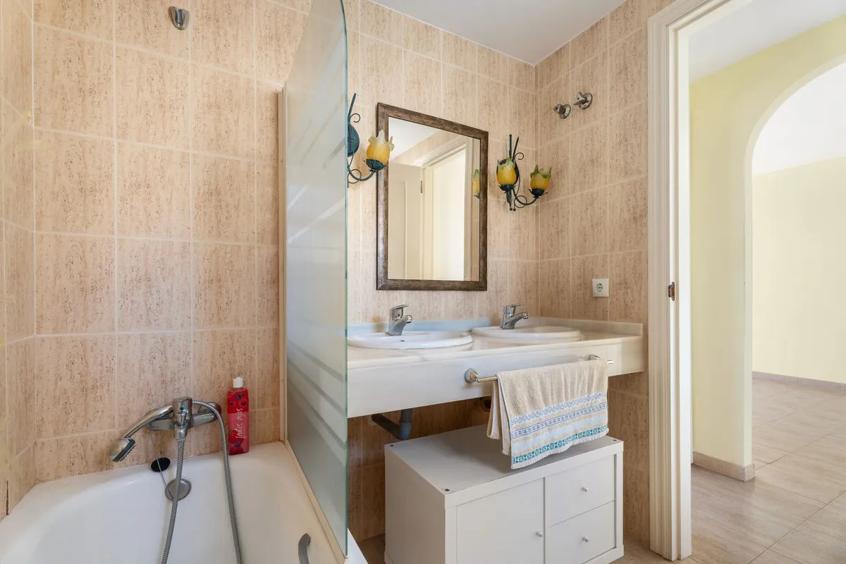 9428c47e-a0ab-426c-aa75-7859301c35cb