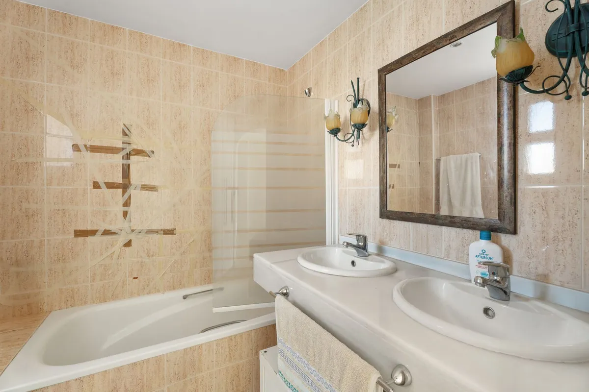 9df738cc-58a2-49dc-aab6-717c9a5dde83