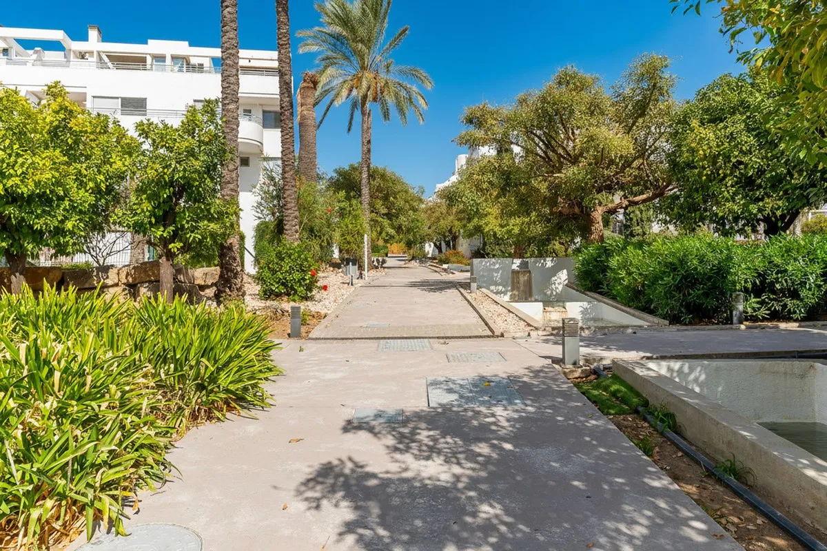 0f797093-3a86-49db-b768-9e4e07319128