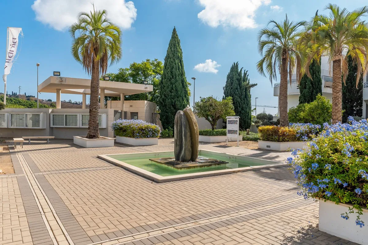 7ec6f28d-c0c1-4207-b2aa-f1a6e005fda4