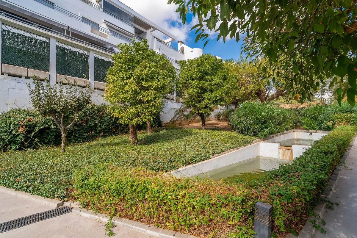 d93a80e4-7f46-482e-8a95-5a253440f3e1