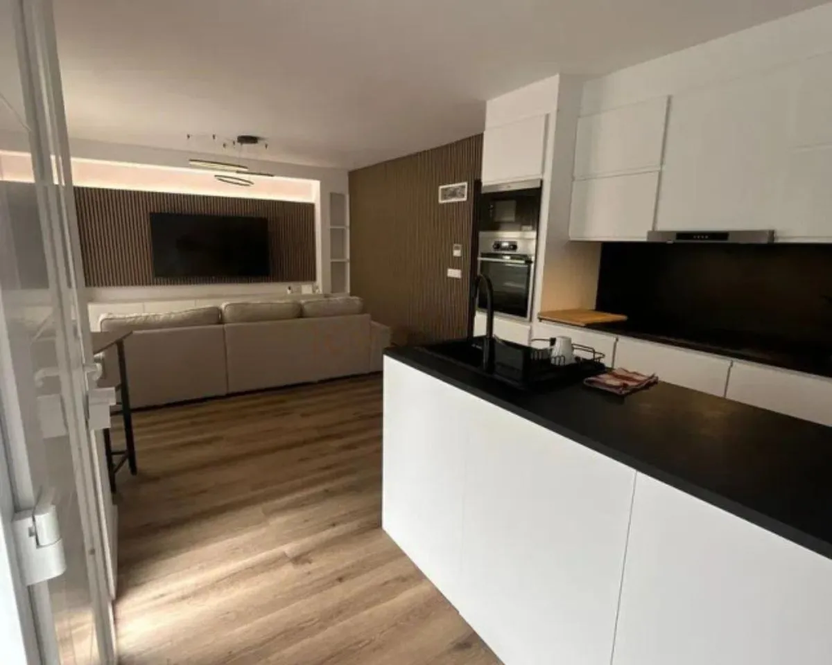 18d949d0-7996-4d1b-8ba7-1de23a328752