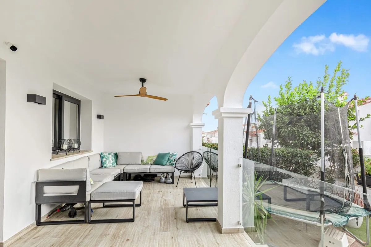 511fd633-ae68-43ff-b7a2-1c1d3de60617