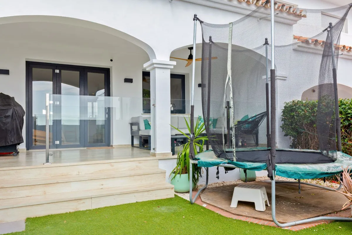 93b19b43-a843-4a93-b741-7856023b29d2