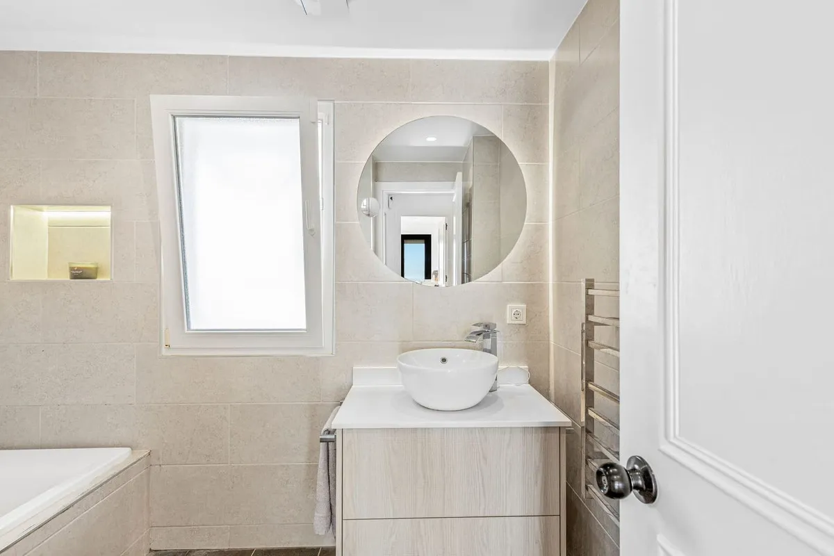 a216ef48-de5f-4ddb-a3a8-fc8abb25ef21