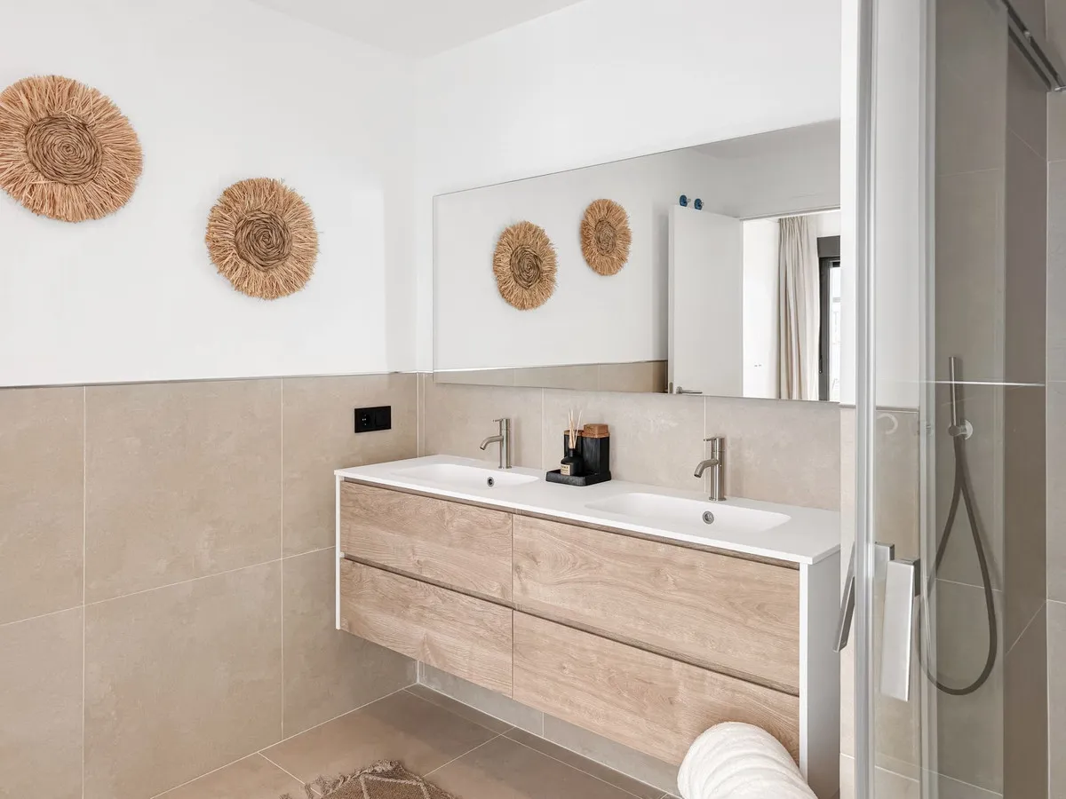 6deb1451-7f37-49dc-9c72-c9144a216640